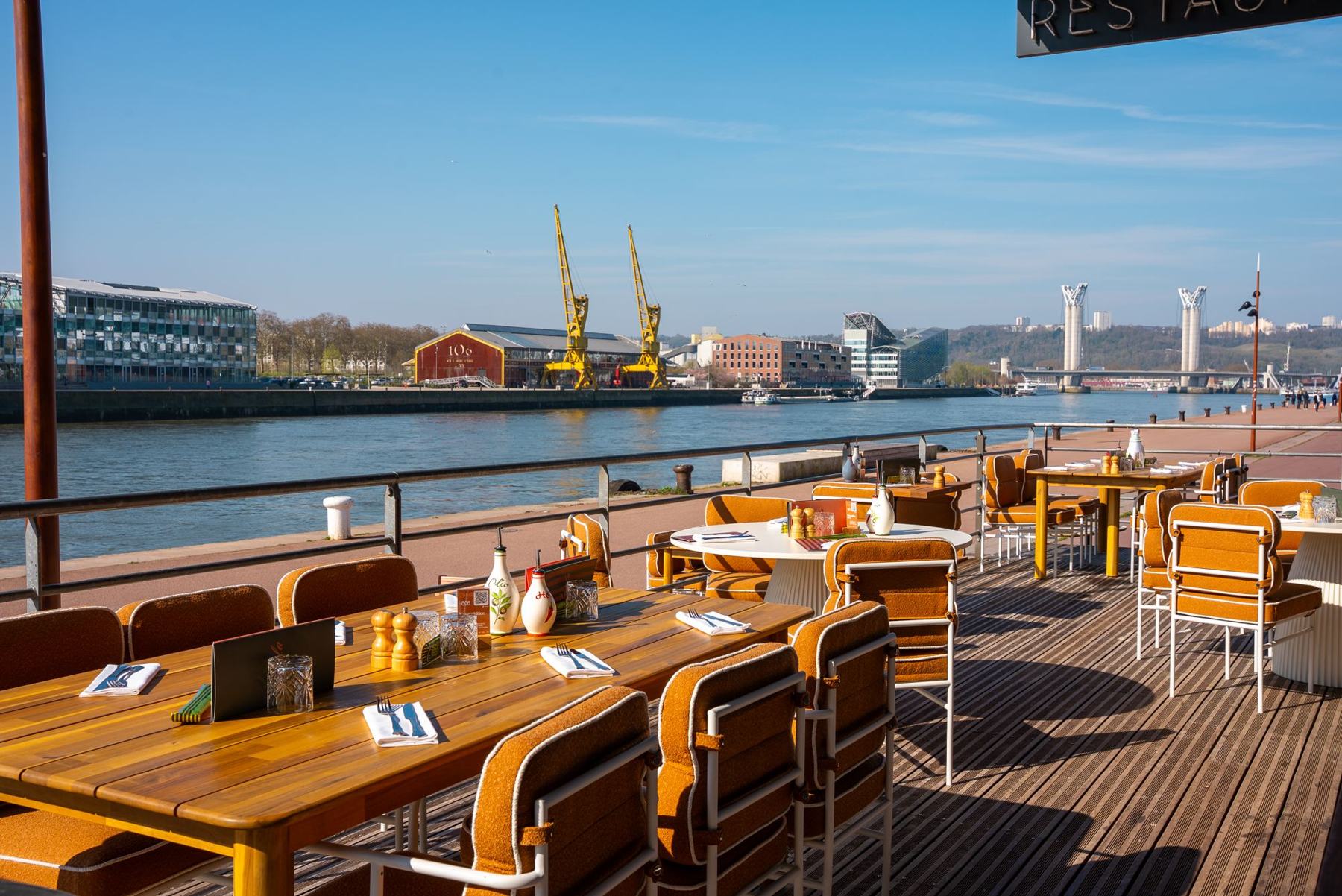 La terrasse de Carla face à la Seine